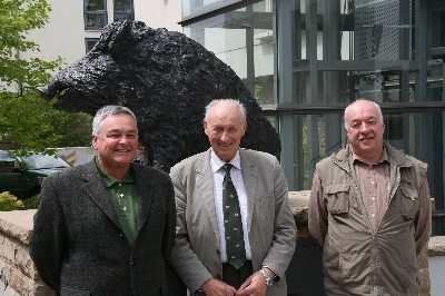 Die Auerwildhegeberater Geiger (links) und Belsch (rechts) mit dem Stv. Landesjägermeister Wälde