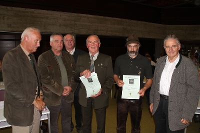 LJM Dr. Dieter Deuschle ehrte Hermann Blum und Christian Sütfeld anlässlich der Kreis-jägermeistertagung am 17.09.2011.