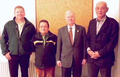 Von links: Klaus Lachenmaier (LJV), Georg Jehle (Kreisforstamt FDS), Klaus Roth, Herbert Ade (KJM)