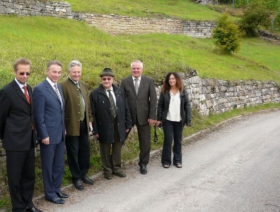 Dr. Heinz-Werner Schulte, KSK Ludwigsburg; Dr. Rainer Haas, Landrat; Dr. Dieter Deuschle, Landesjägermeister, Alfred Goedicke, LJV-Schatzmeister, Horst Fiedler, Bürgermeister Stadt Sachsenheim; Gabi Krebs, Neue Arbeit (von links)